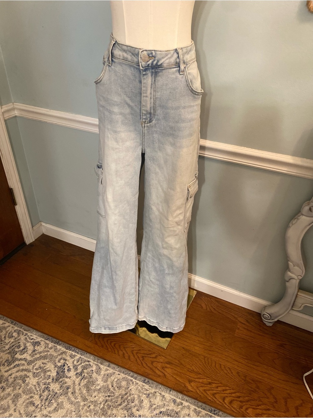 Light Wash Wide Leg Cargo Jeans - Women's